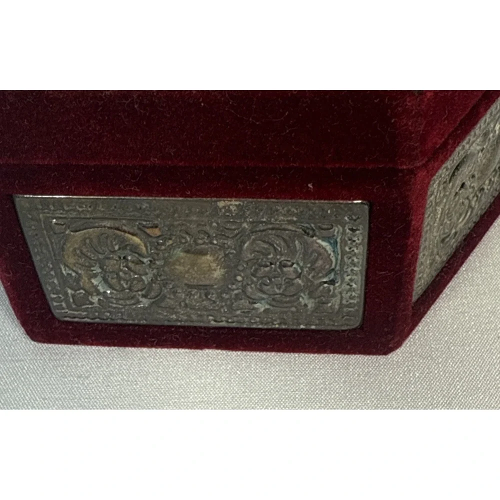Vintage Red Velvet Embossed Silver Plated Hexagon Jewelry Trinket Box‎ 4